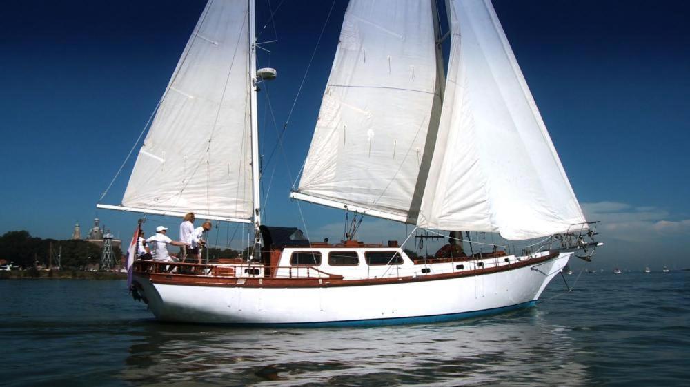 Classic Sailing Ship In Center Of Enkhuizen! Exterior photo